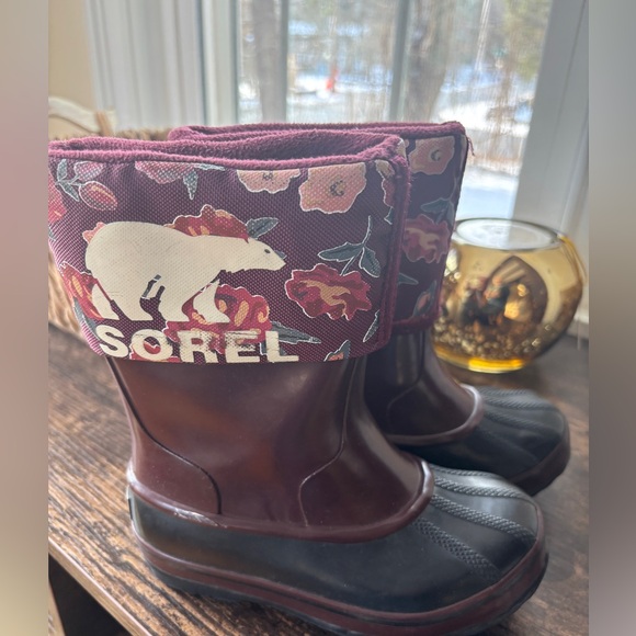 Sorel Girl’s Boots, waterproof, floral, warm, cozy size 12 - Picture 3 of 5